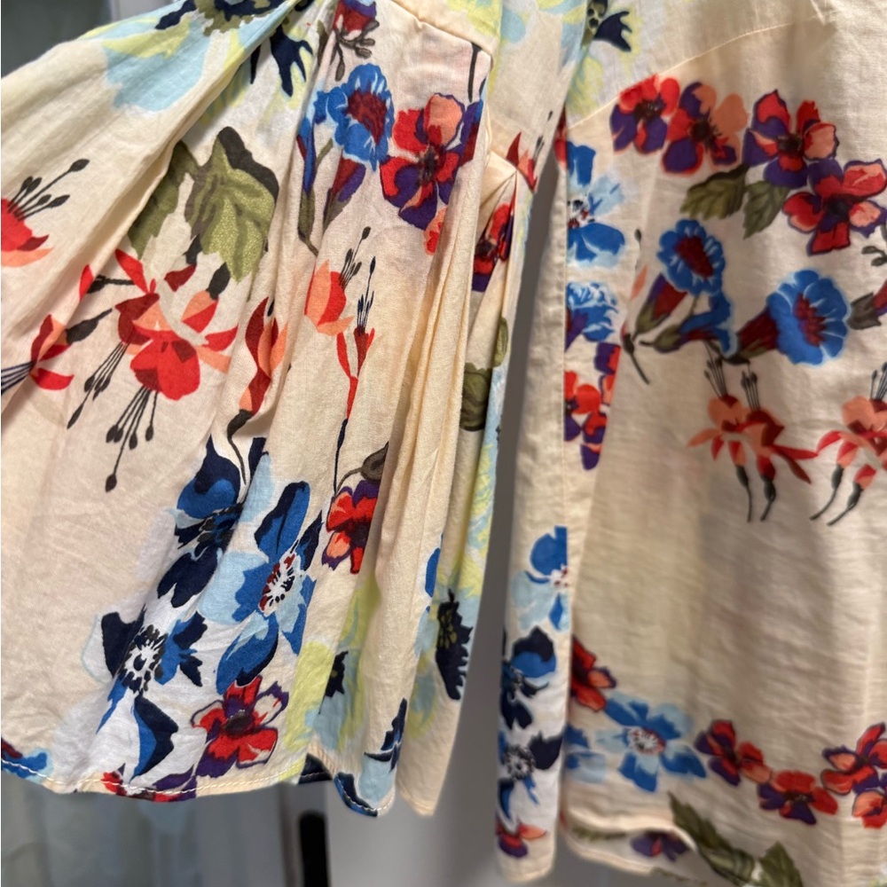 Jane and Delancey floral print bell sleeve top blouse in 100% cotton. Size med - Picture 3 of 9